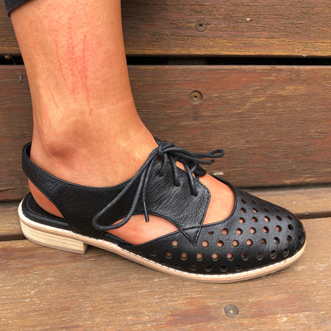 Django and Juliette ~ Aven ~ Almond ~ Black