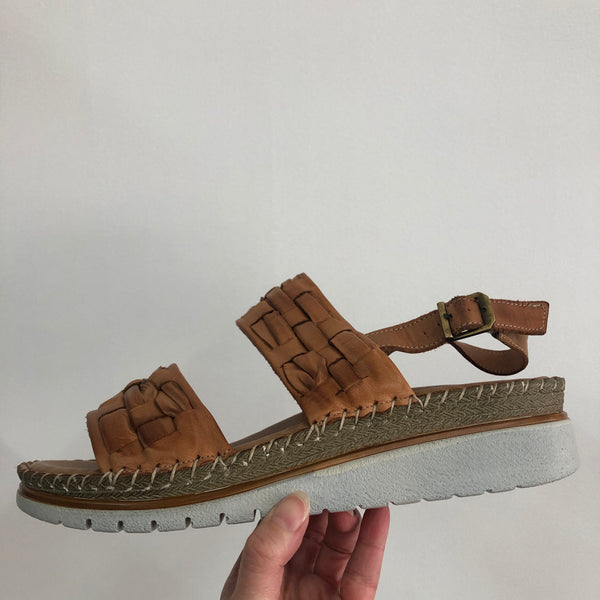 Le Sansa Frappa ~ Black ~ Tan