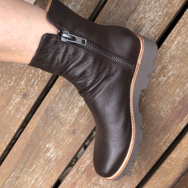 Django & Juliette Dixeya ~ 2 Colours ~ Black ~ Chocolate