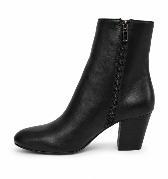 Django & Juliette Dreamy Black Leather