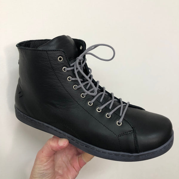 Rilasarre Tempo ~ Cognac ~ Elwood ~ Black ~ Leather Boot