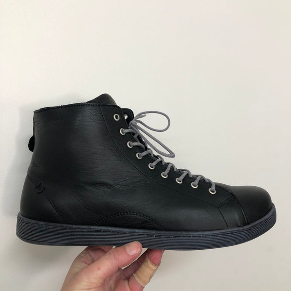 Rilasarre Tempo ~ Cognac ~ Elwood ~ Black ~ Leather Boot