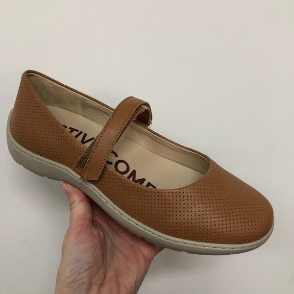 Ziera Wexie ~ Tan ~ Black ~ Leather