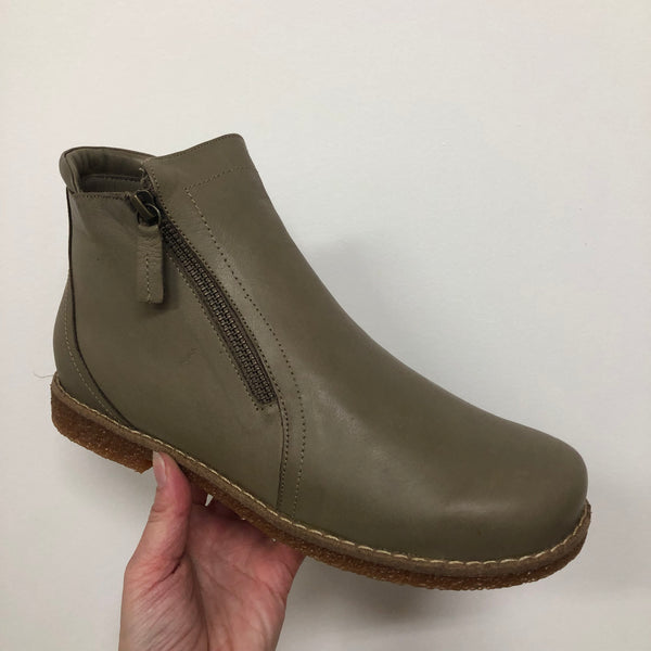 Rilasarre Tallow 4 Colours ~ Navy ~ Black ~ Cognac ~ Elmwood ~ Leather Boot