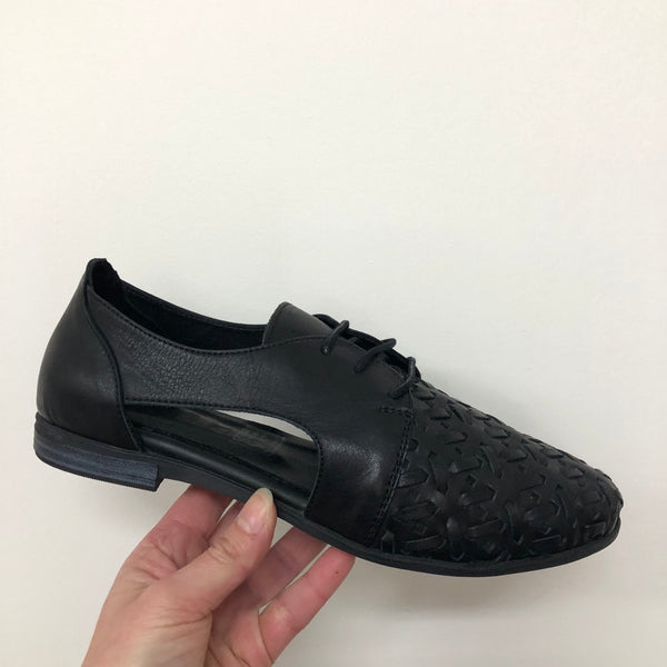 Sala ~ Cramar ~ Black Leather