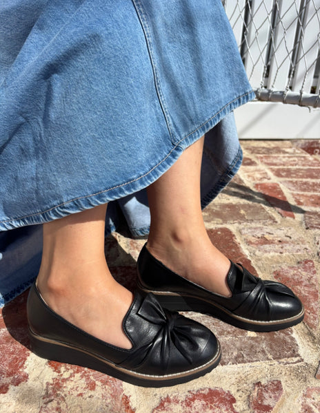 Top End Oclem ~  Black ~ Tan ~ Navy ~ Le Rose ~ Tan Choc Sole ~ Silver ~ Denim ~ White Stripe Multi