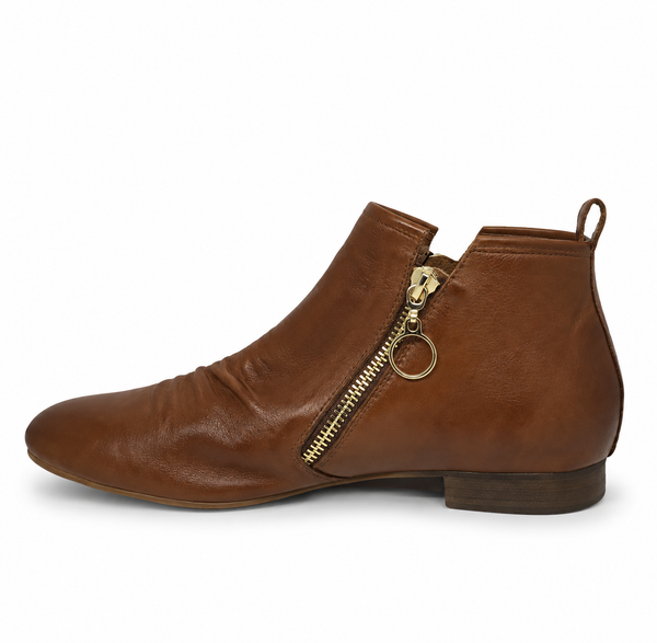 Django & Juliette Gingerly Leather Boot ~ Tan ~ Black