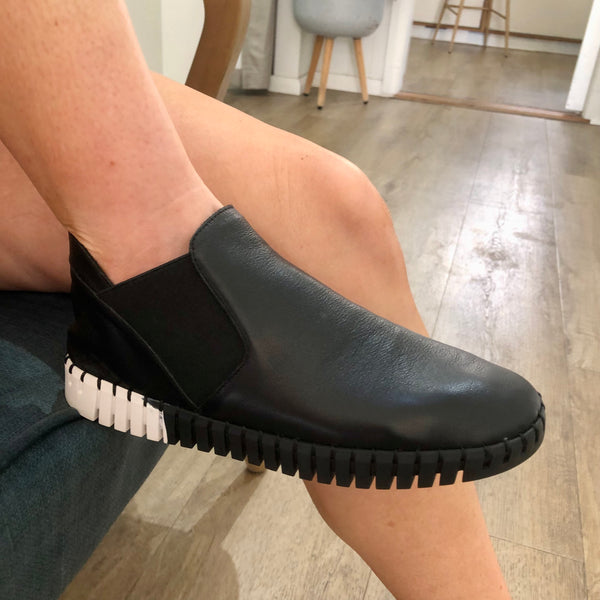 Django & Juliette Lucksa Boot 2 Colours ~ Black ~ White ~ Leather