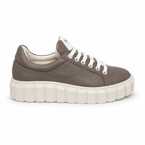 Bueno Satine ~ Darkstone Leather