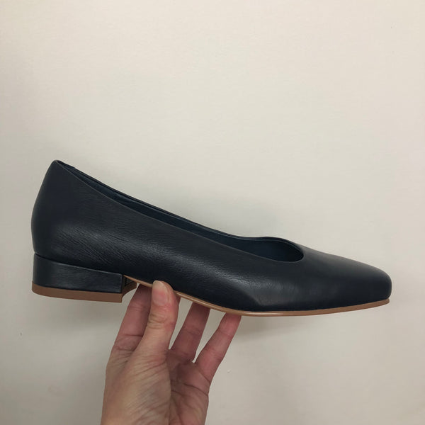 Django and Juliette Belek ~ Tan ~ Black ~ Navy ~ Leather