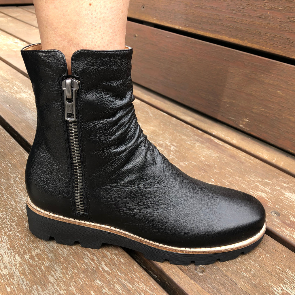 Django & Juliette Dixeya ~ 2 Colours ~ Black ~ Chocolate