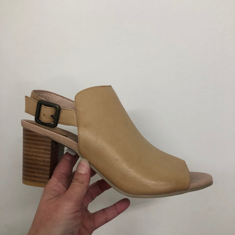 Django and Juliette Sauda Tan Leather