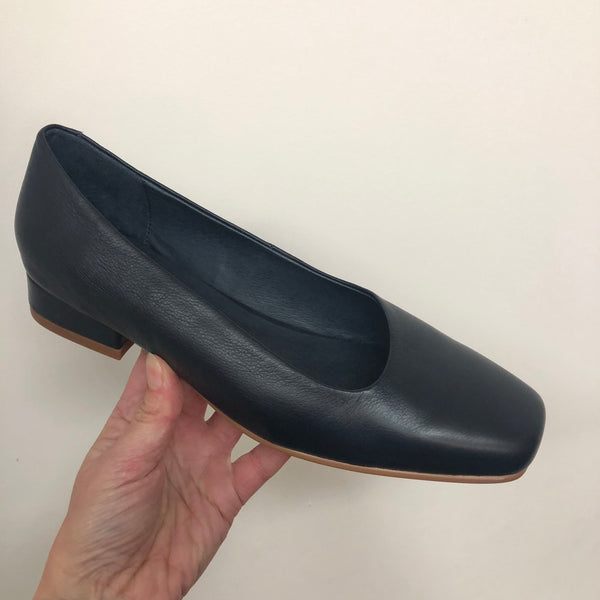 Django and Juliette Belek ~ Tan ~ Black ~ Navy ~ Leather