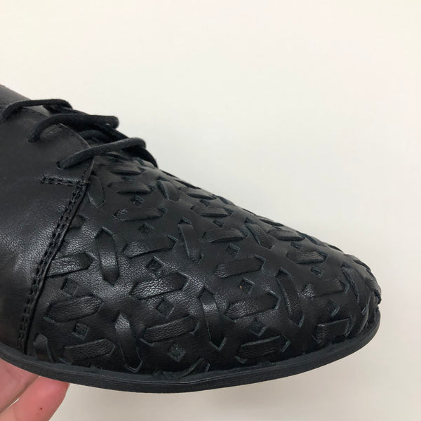 Sala ~ Cramar ~ Black Leather