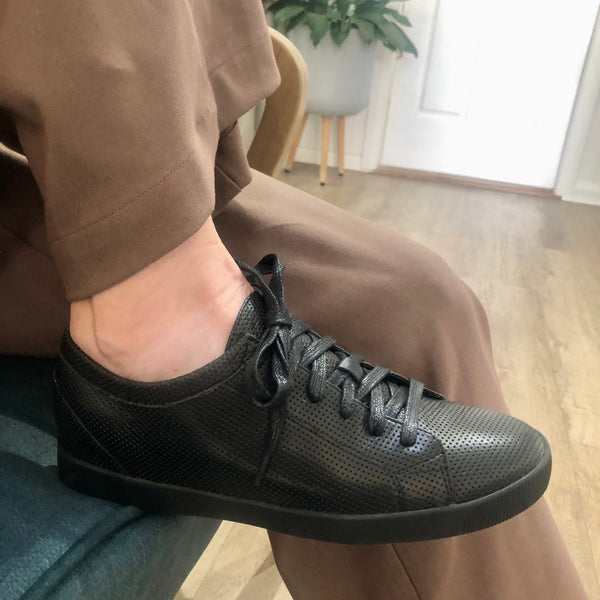 Django & Juliette Gentry ~ Black