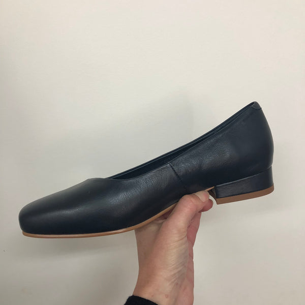 Django and Juliette Belek ~ Tan ~ Black ~ Navy ~ Leather