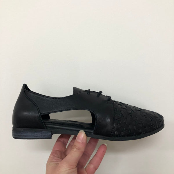 Sala ~ Cramar ~ Black Leather