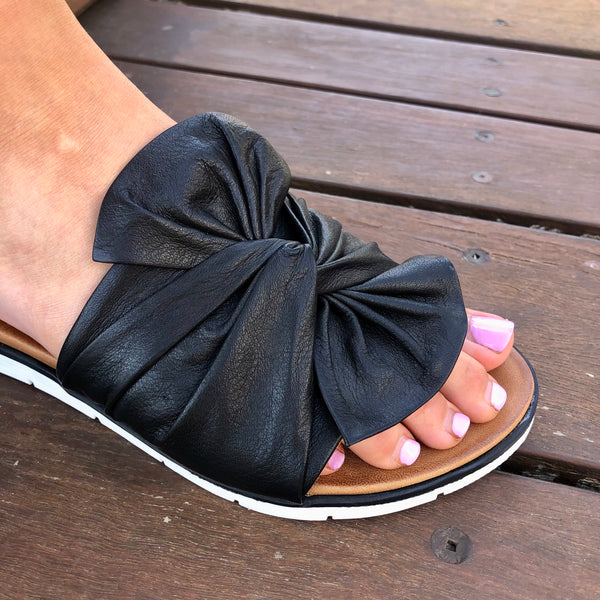 Cabello Yaz ~ Black ~ Coconut Tan ~ Leather Slide