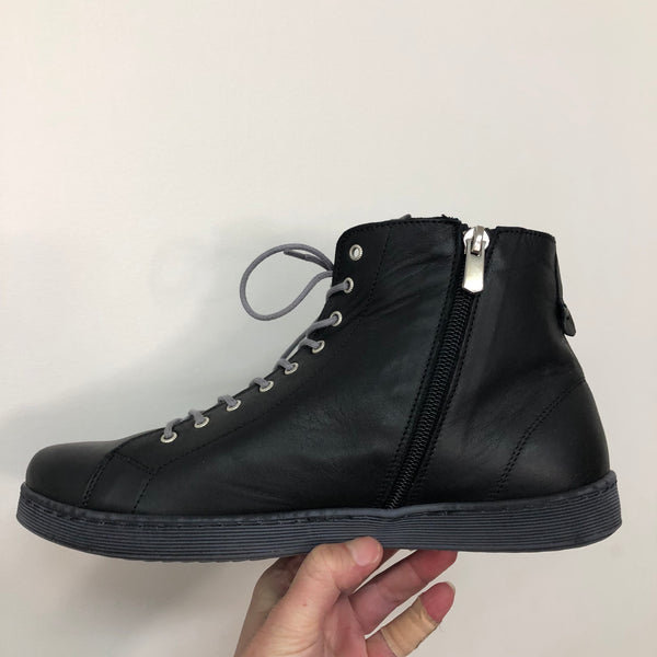 Rilasarre Tempo ~ Cognac ~ Elwood ~ Black ~ Leather Boot
