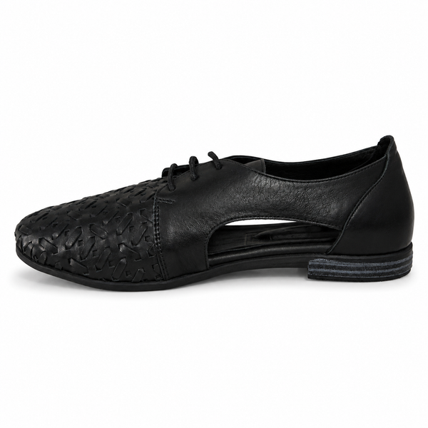 Sala ~ Cramar ~ Black Leather