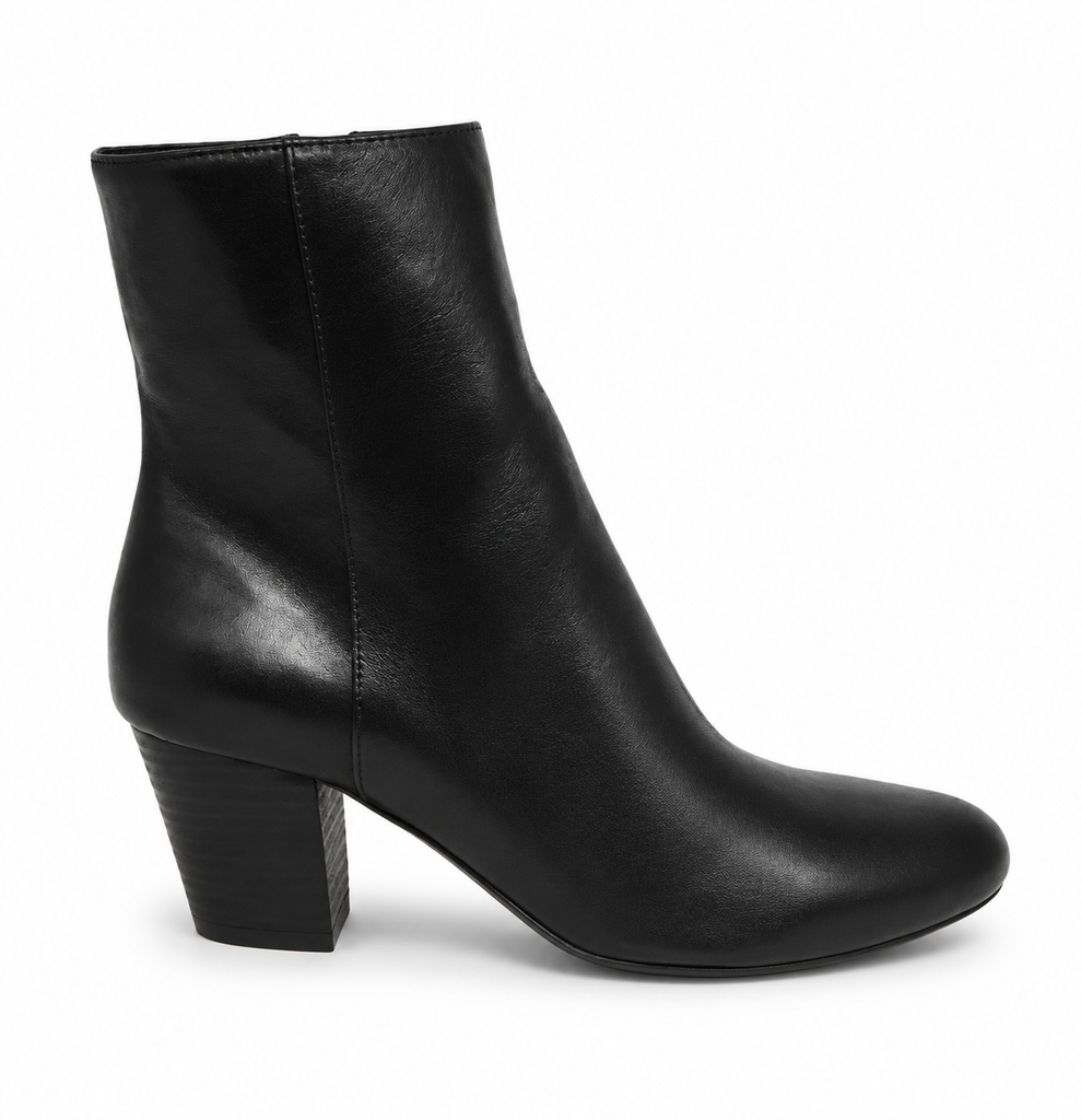 Django & Juliette Dreamy Black Leather