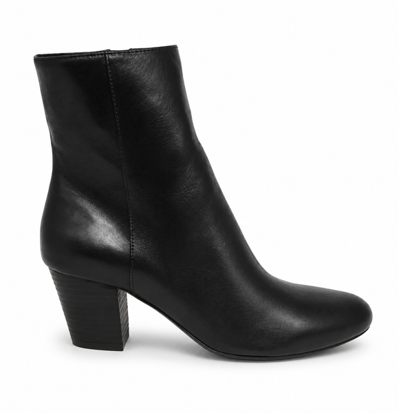 Django & Juliette Dreamy Black Leather
