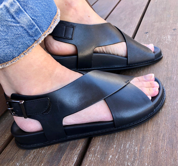 Ziera Hanako ~ Black ~ Leather