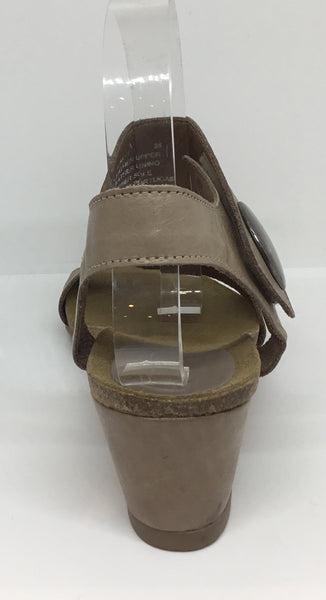 Effegie Ilda ~ Beige ~ Black ~ Leather heel