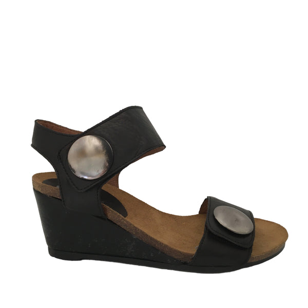 Effegie Ilda ~ Beige ~ Black ~ Leather heel