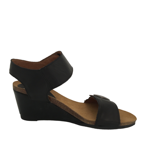 Effegie Ilda ~ Beige ~ Black ~ Leather heel
